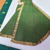 Sari indiano de seda verde médio com fita de jacquard dourada