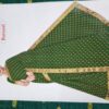 Sari indiano de seda verde médio com fita de jacquard dourada