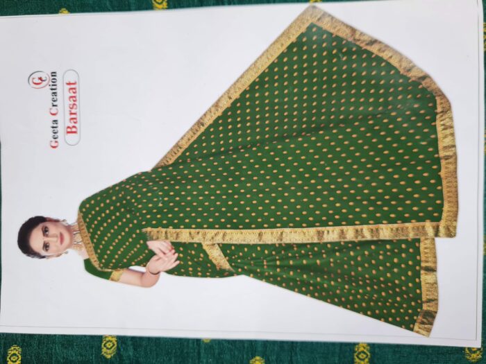Sari indiano de seda verde médio com fita de jacquard dourada