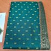 Sari indiano de seda verde médio com fita de jacquard dourada
