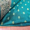 Sari indiano de seda verde médio com fita de jacquard dourada