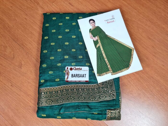 Sari indiano de seda verde médio com fita de jacquard dourada