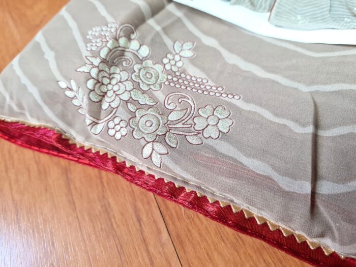 Sari indiano de viscose floral e linhas naturais em fendi rosé