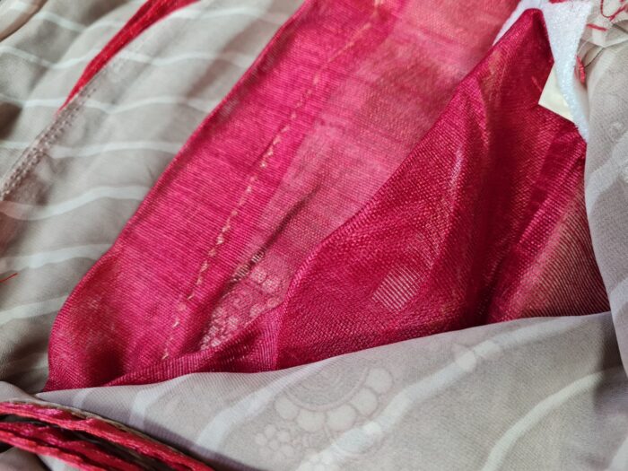 Sari indiano de viscose floral e linhas naturais em fendi rosé