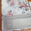 Sari indiano de seda mista estampa floral creme com barra perolada