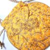 Bolsa indiana de festa de tecido amarelo bordado folhas e alça de pérolas