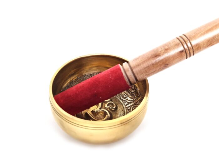 Tigela tibetana com 7 ligas dourada símbolo OM 9,5cm