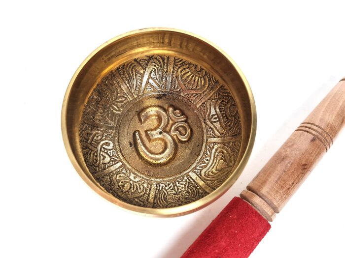 Tigela tibetana com 7 ligas dourada símbolo OM 9,5cm