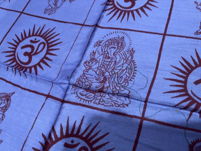 Chadar indiano (manto de oração) com 4 deuses hindus roxo