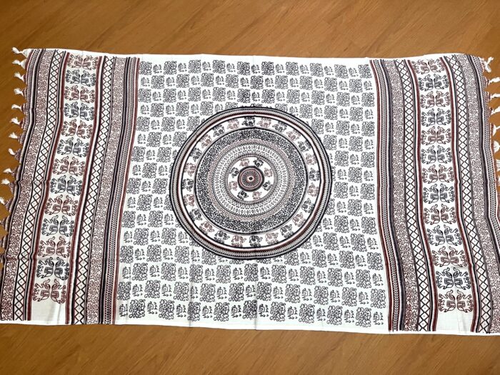 Chadar indiano (manto de oração) de elefantes e arabescos