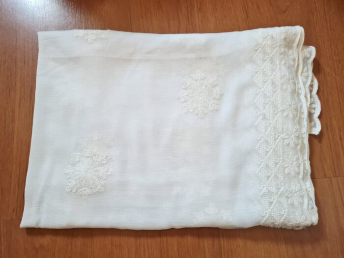 dupatta branca bordada