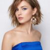 Brinco indiano clássico com berloque circular e esmaltação rosa salmão e azul
