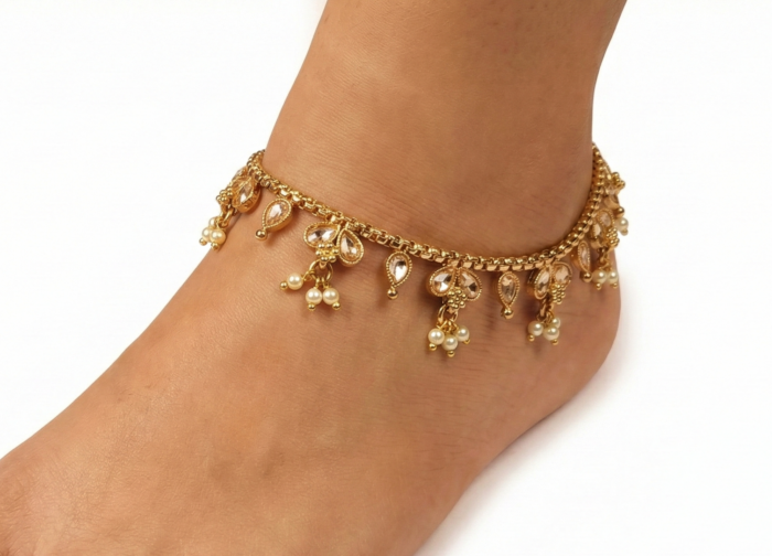Tornozeleira indiana Maharani Gold Anklet dourada com pedrarias