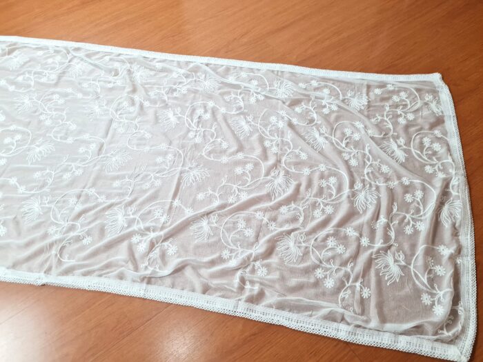Dupatta branca bordada floral com renda Zara