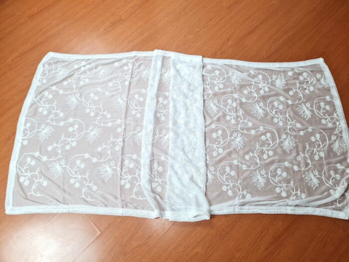 Dupatta branca bordada floral com renda Zara