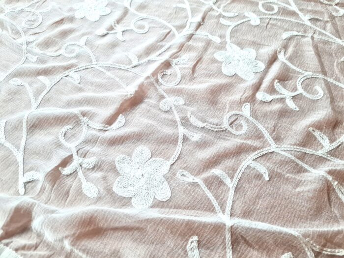 Dupatta branca bordada floral com renda Meera
