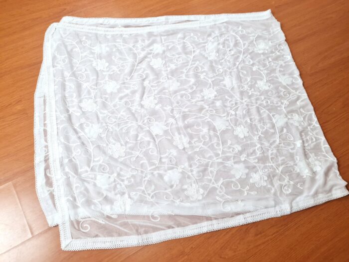 Dupatta branca bordada floral com renda Meera
