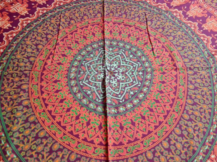 Panô indiano de algodão estampa de mandala uva, coral e verde 2,40m