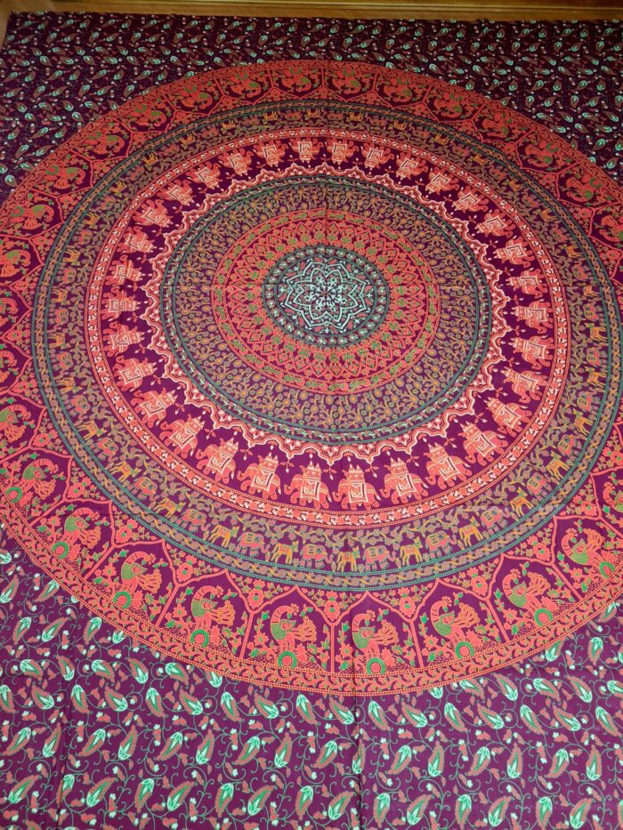 Panô indiano de algodão estampa de mandala uva, coral e verde 2,40m