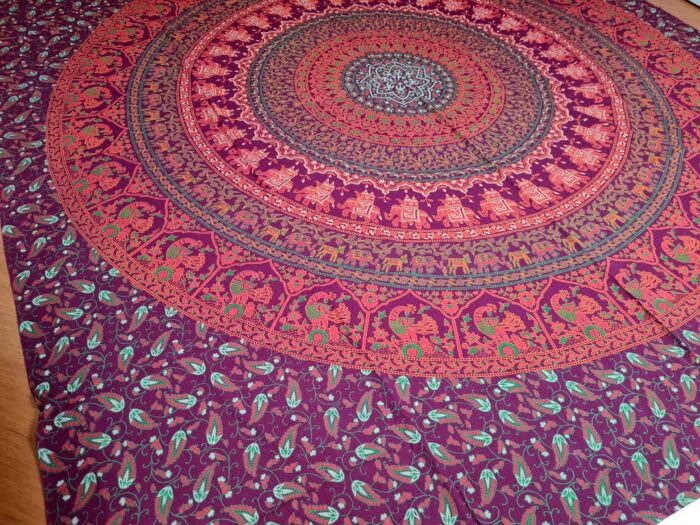 Panô indiano de algodão estampa de mandala uva, coral e verde 2,40m