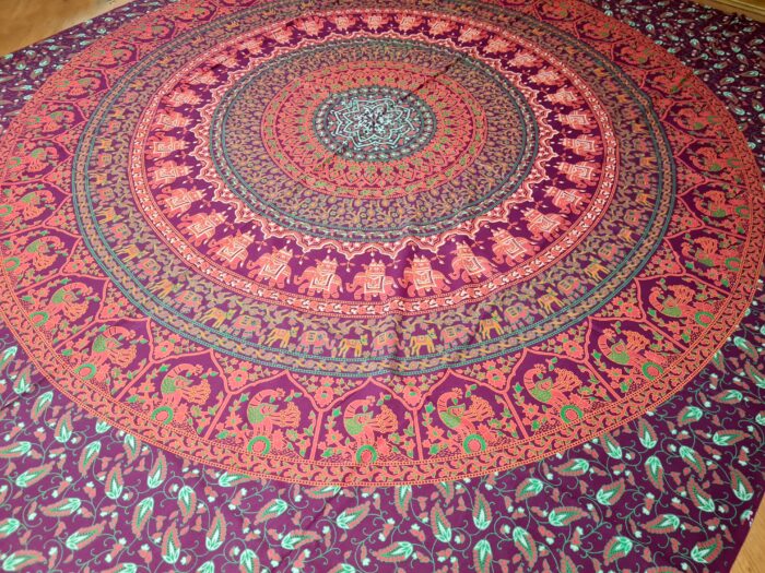 Panô indiano de algodão estampa de mandala uva, coral e verde 2,40m