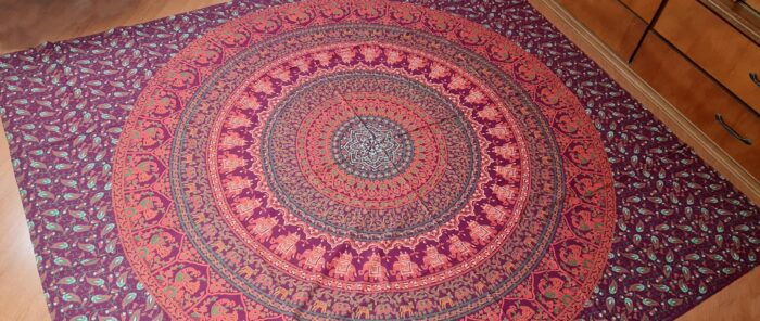 Panô indiano de algodão estampa de mandala uva, coral e verde 2,40m