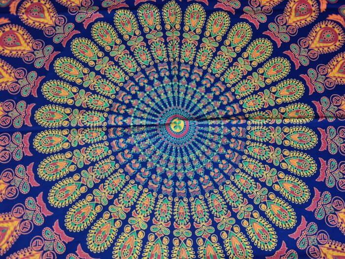 Panô indiano de algodão estampa de mandala marinho, coral e verde 2,40m