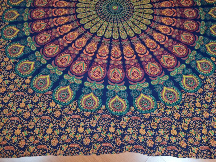 Panô indiano de algodão estampa de mandala marinho, coral e verde 2,40m