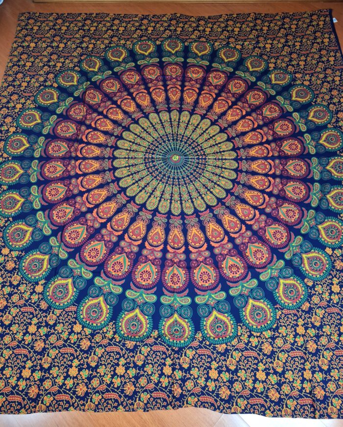 Panô indiano de algodão estampa de mandala marinho, coral e verde 2,40m