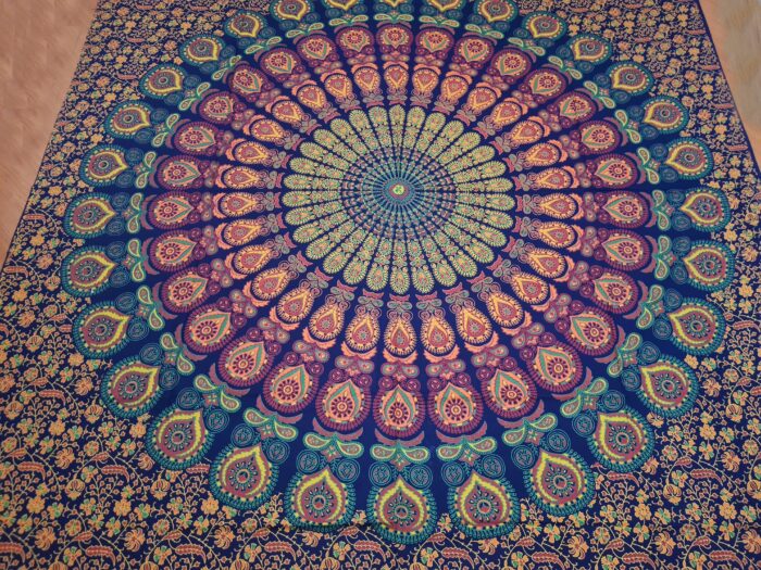 Panô indiano de algodão estampa de mandala marinho, coral e verde 2,40m