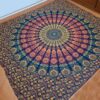 Panô indiano de algodão estampa de mandala marinho, coral e verde 2,40m