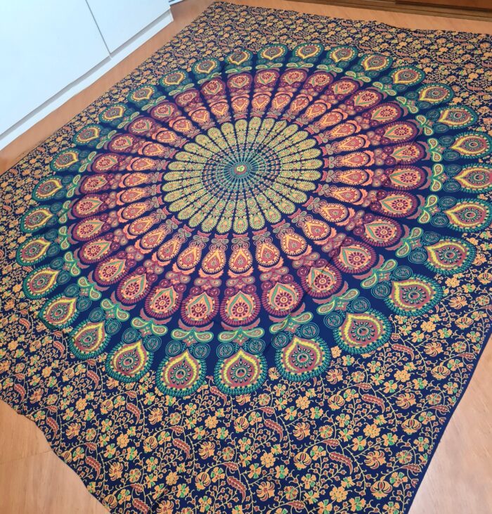 Panô indiano de algodão estampa de mandala marinho, coral e verde 2,40m