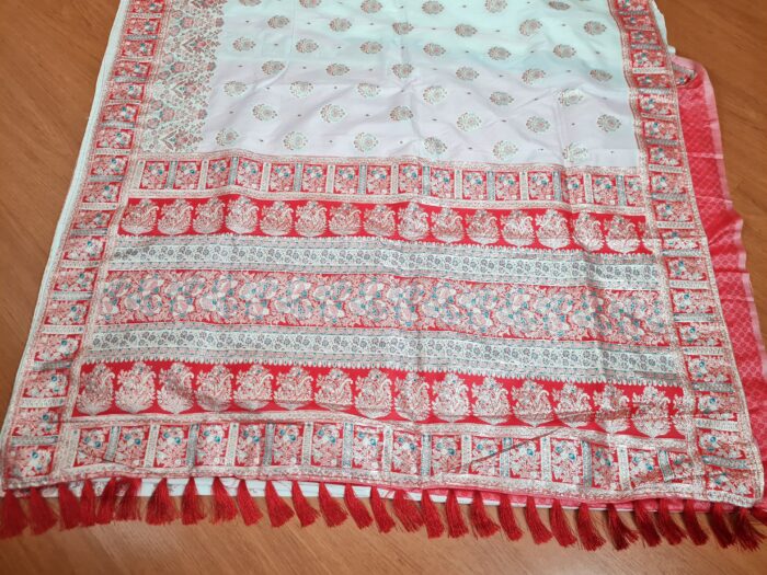 20260203_170236 Saree Banarasi Art Silk de seda branco e color modelo Sweta Amritá