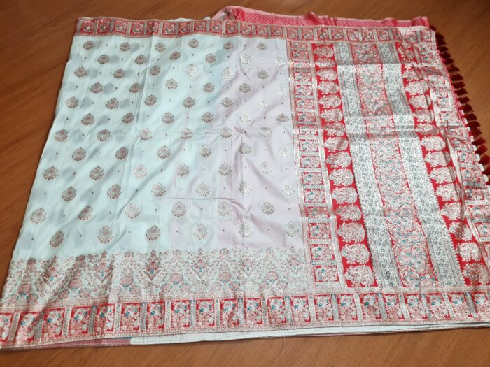 20260203_170252 Saree Banarasi Art Silk de seda branco e color modelo Sweta Amritá