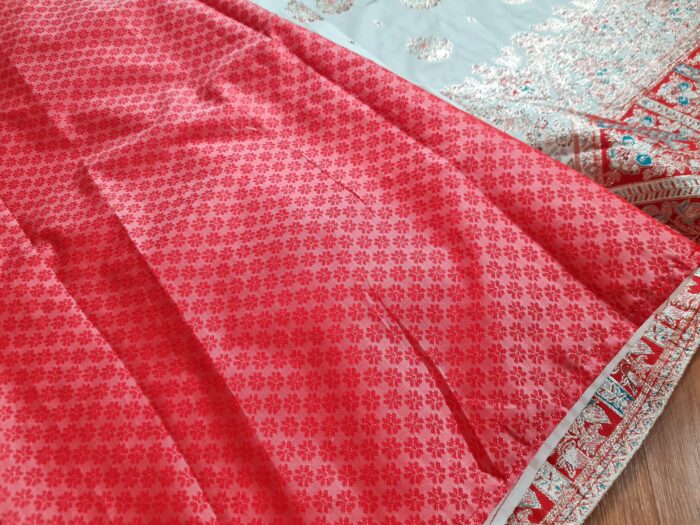 20260203_170459 Saree Banarasi Art Silk de seda branco e color modelo Sweta Amritá