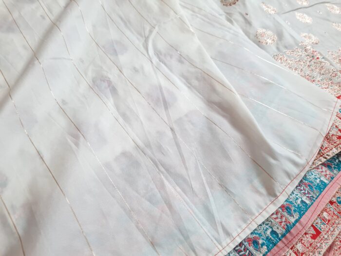 20260203_170519 Saree Banarasi Art Silk de seda branco e color modelo Sweta Amritá