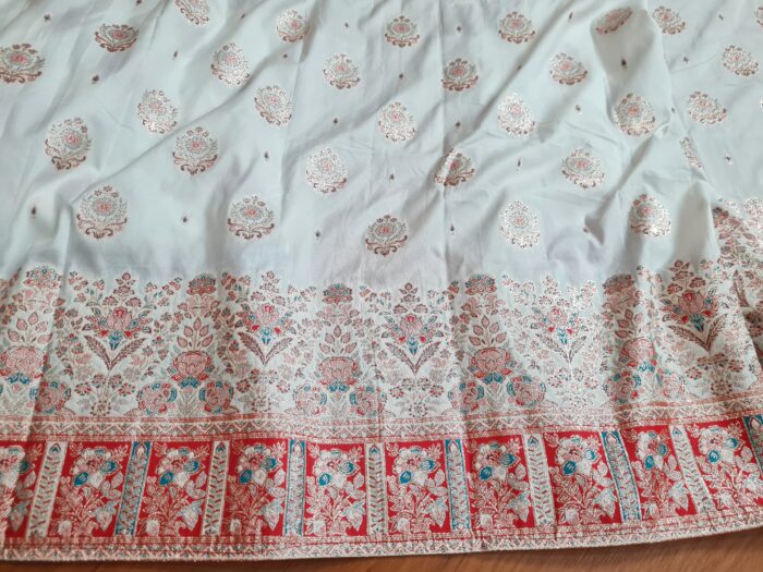 20260203_170555 Saree Banarasi Art Silk de seda branco e color modelo Sweta Amritá