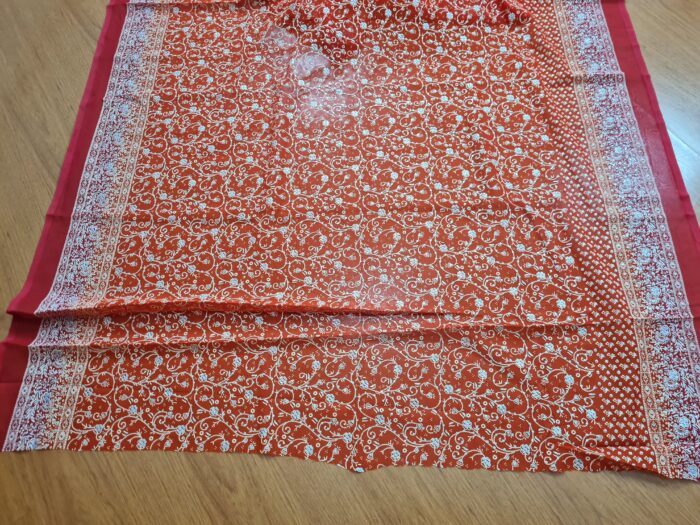 Sari indiano com estampa de arabescos Tie Dye laranja e vermelho