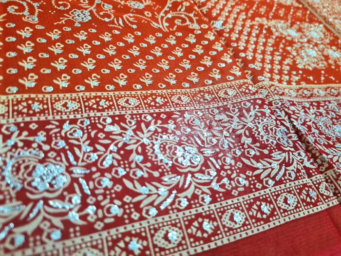 Sari indiano com estampa de arabescos Tie Dye laranja e vermelho