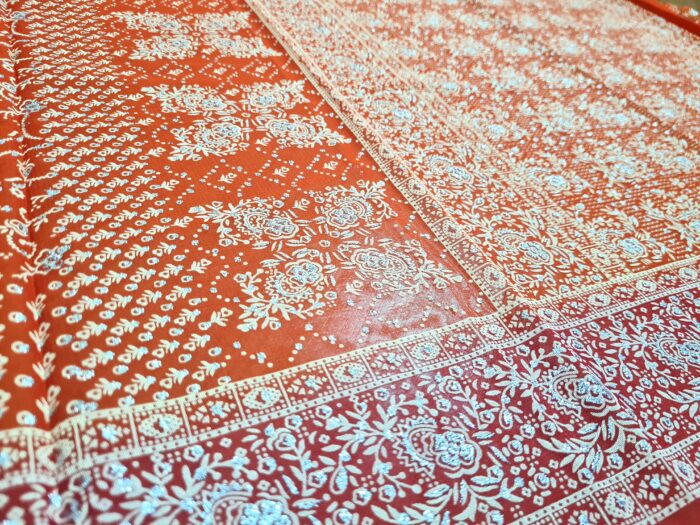Sari indiano com estampa de arabescos Tie Dye laranja e vermelho