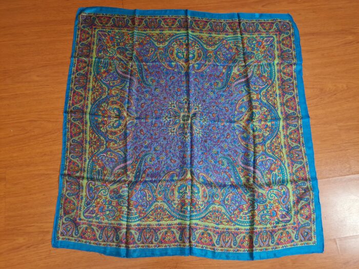 Lenço indiano de seda pura quadrado estampado azul e color