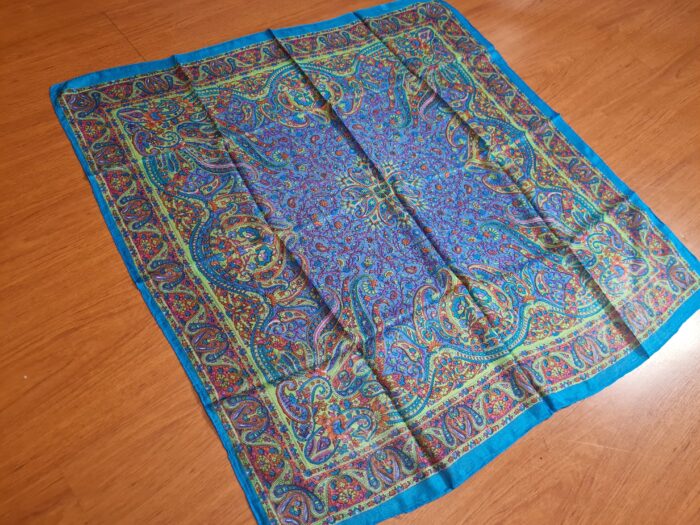 Lenço indiano de seda pura quadrado estampado azul e color