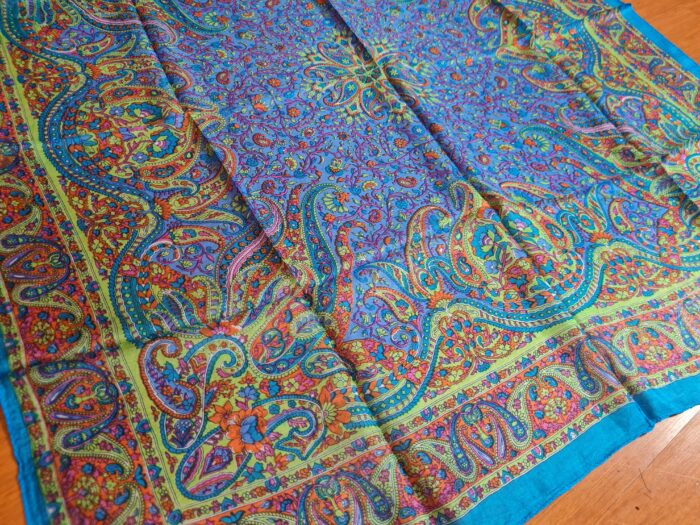 Lenço indiano de seda pura quadrado estampado azul e color