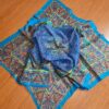 Lenço indiano de seda pura quadrado estampado azul e color