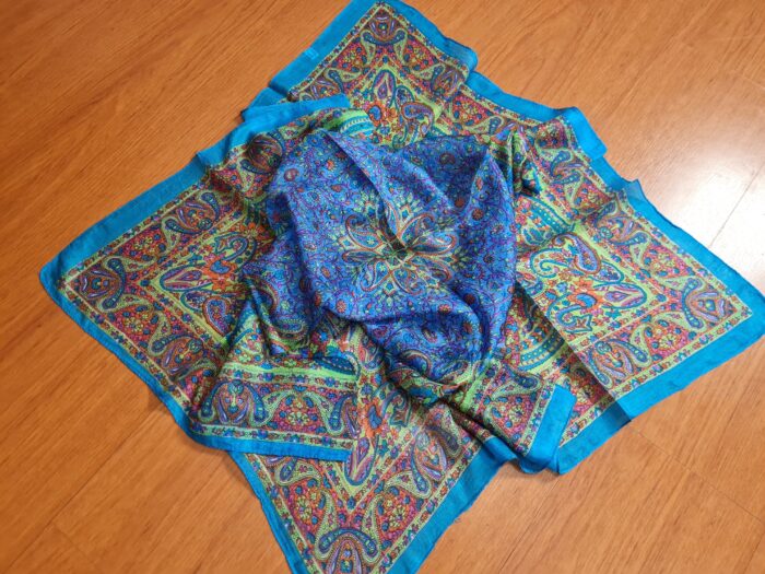 Lenço indiano de seda pura quadrado estampado azul e color