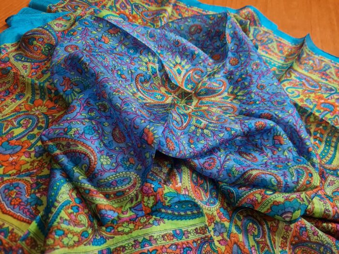 Lenço indiano de seda pura quadrado estampado azul e color