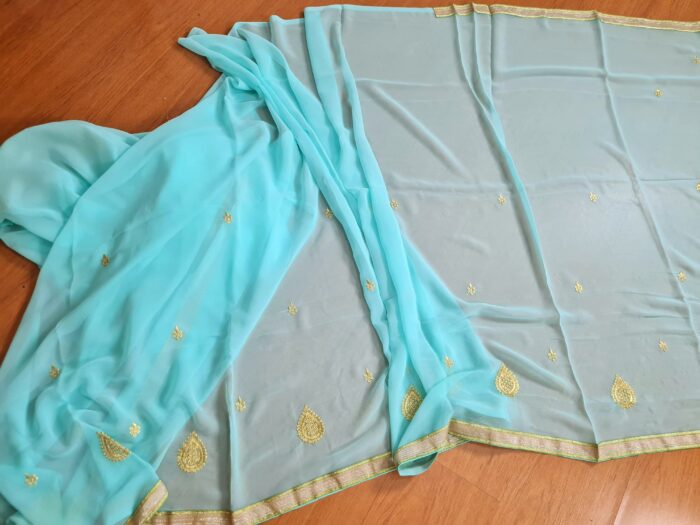 Saree indiano de crepe de seda verde água com dourado modelo Nilaya