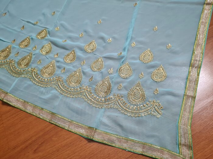 Saree indiano de crepe de seda verde água com dourado modelo Nilaya