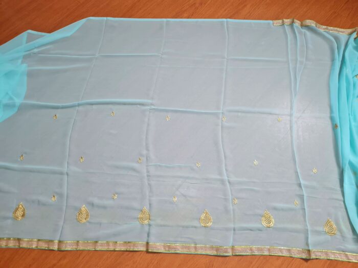 Saree indiano de crepe de seda verde água com dourado modelo Nilaya