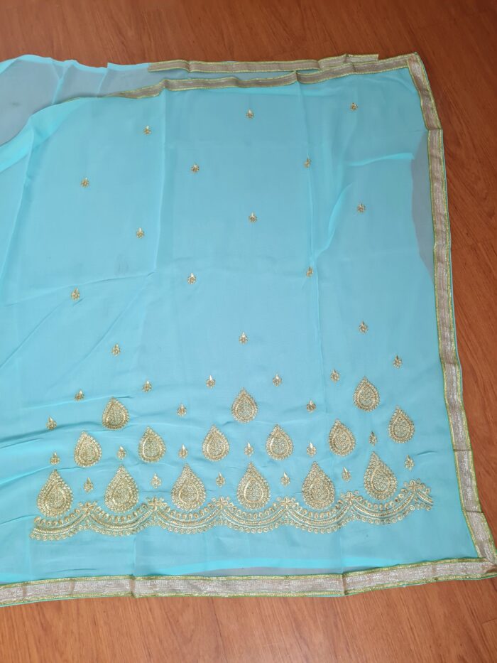 Saree indiano de crepe de seda verde água com dourado modelo Nilaya
